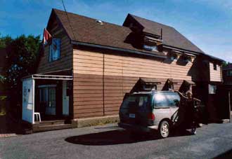 On the way back to Montreal, we stopped over in Hull/Ottawa at this B&B and pondered our filthy motor.